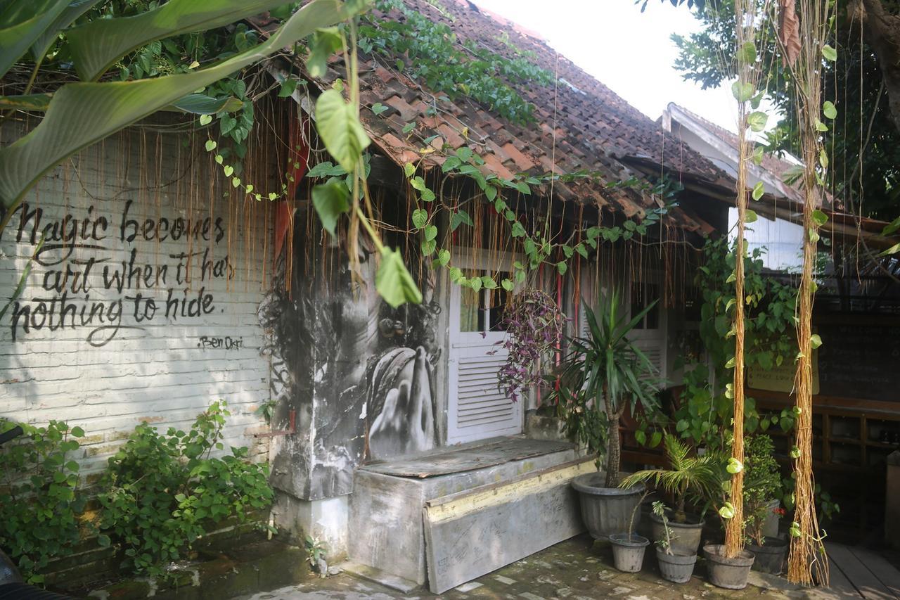 Abrakadabra! Artbnb Yogyakarta Exterior photo