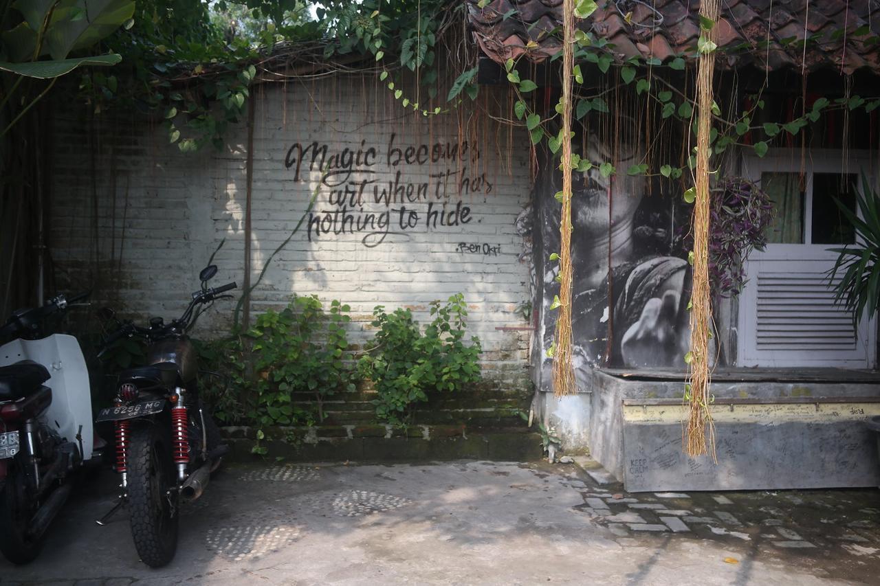 Abrakadabra! Artbnb Yogyakarta Exterior photo