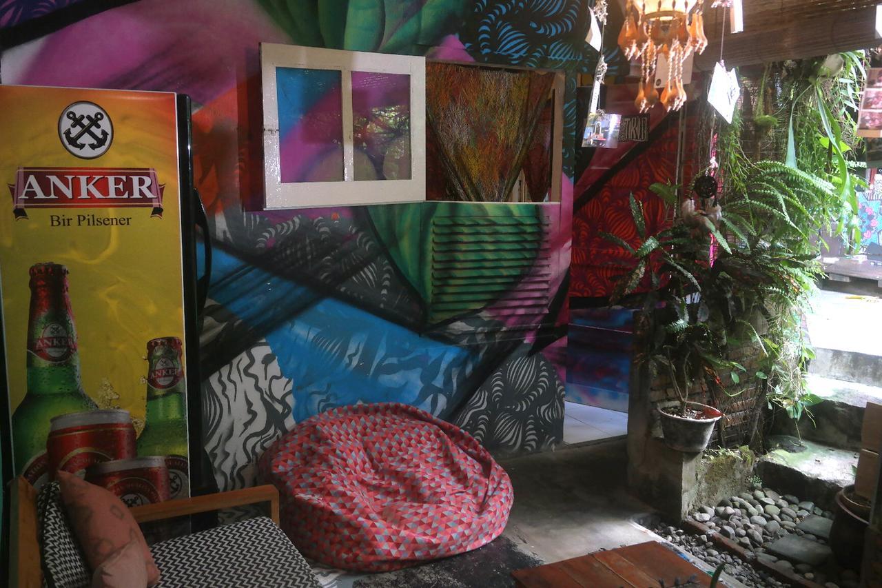 Abrakadabra! Artbnb Yogyakarta Exterior photo
