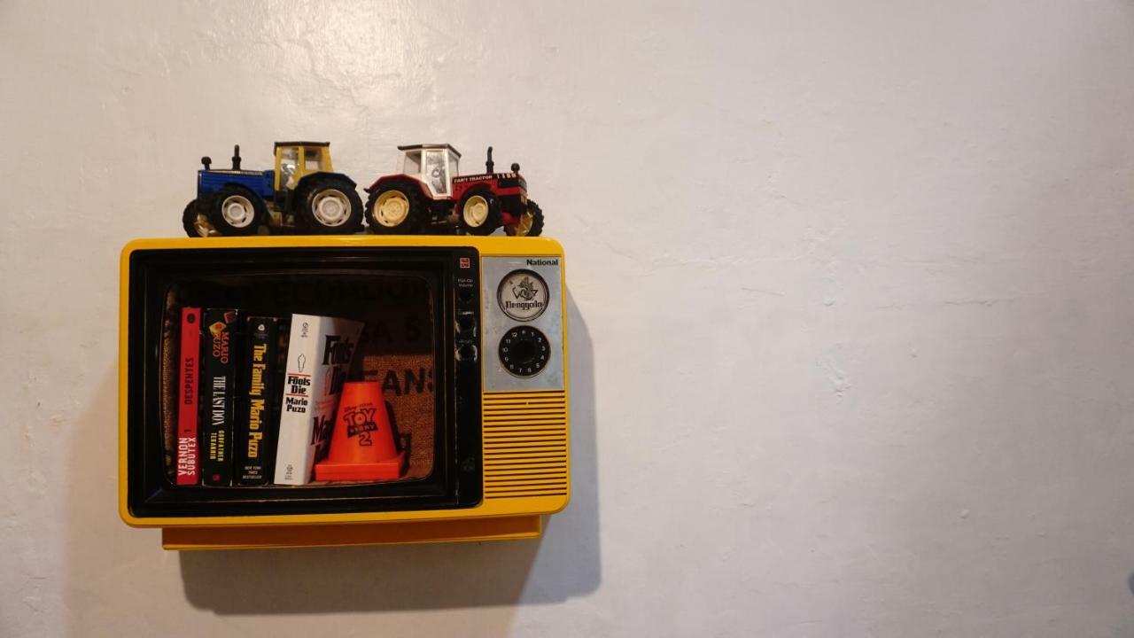 Abrakadabra! Artbnb Yogyakarta Exterior photo