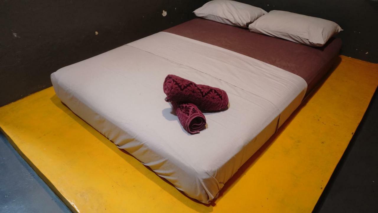 Abrakadabra! Artbnb Yogyakarta Exterior photo